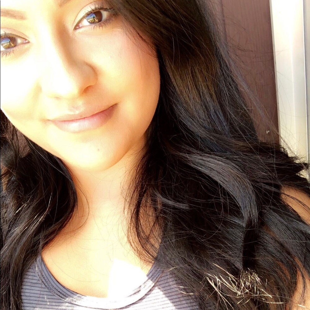 Meet your Posher, Yadira